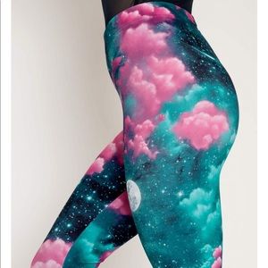 ⭐️NWT Blackmilk Wildest Dreams Leggings!